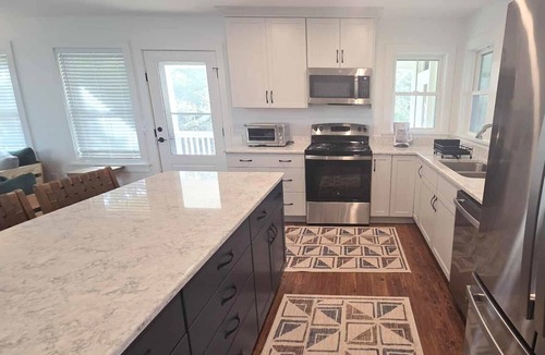 Ocracoke House | Chris and Mabel's: Private I Dog Friendly with Large Yard and Screened Porch