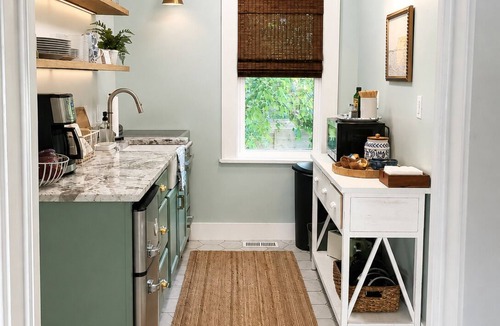 Manhattan House | City Park Carriage House: Cottage Charm