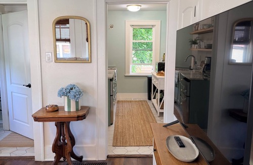 Manhattan House | City Park Carriage House: Cottage Charm
