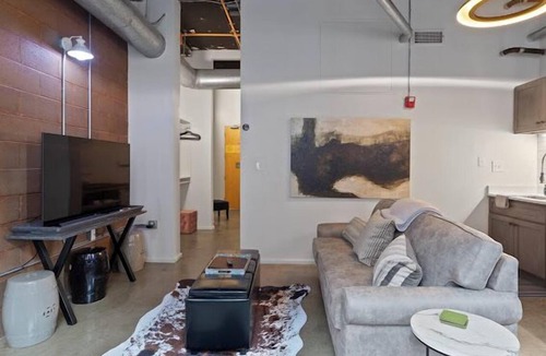 Old City Condo | City View 1-King bed 1-bath with 1-queen sofa couch Condo in Downtown Knoxville