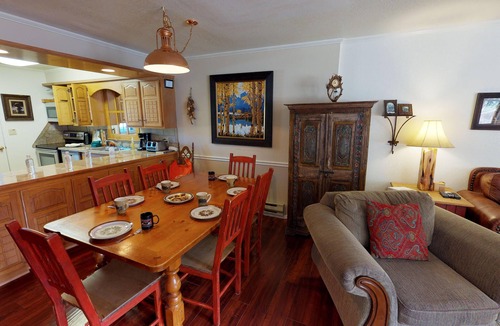 Red River Apartment | Claim Jumper #8 Townhouse