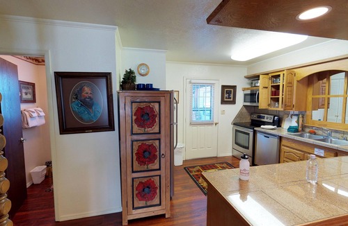 Red River Apartment | Claim Jumper #8 Townhouse