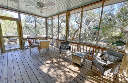 Ocracoke House | Clara de Luna: Private location. Close to village activities.