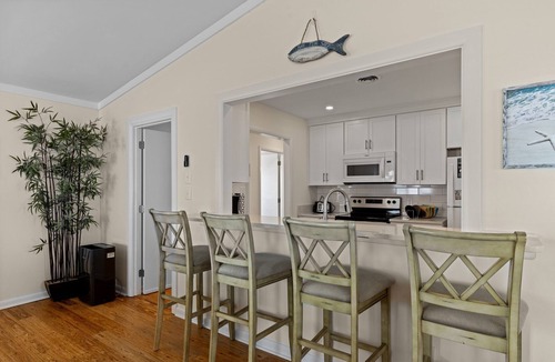 Emerald Isle House | Classic Ocean Front Cottage - 1 Level and close to town!