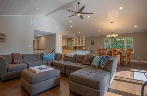 Ridgedale House | Clean and Modern Private 4 BD Lakeside Home! A Vacation to Remember Forever!