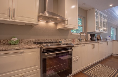 Ridgedale House | Clean and Modern Private 4 BD Lakeside Home! A Vacation to Remember Forever!
