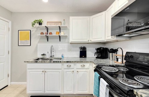 Independence Apartment | Clean furnished 2BR half-duplex for 30+ day stays. Utilities included, fast WiFi, and a comfortable setup for traveling professionals, relocations, or insurance stays. Convenient access to Kansas City and surrounding areas.