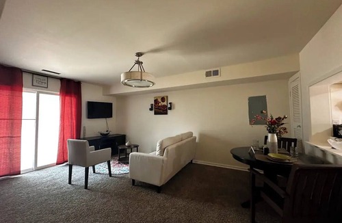 Memphis Condo | Clean, spacious Condo, Weekly Rental Discounts