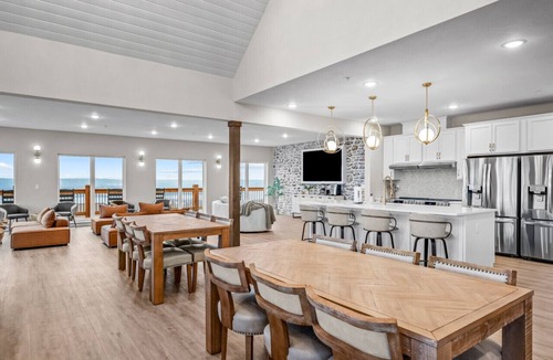 Kimberling City House | Cliffwater: Private Indoor Pool, 2 Hot Tubs, Outdoor Pool Table and Ping Pong