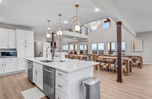 Kimberling City House | Cliffwater: Private Indoor Pool, 2 Hot Tubs, Outdoor Pool Table and Ping Pong