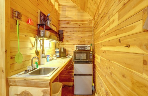 Newnata Apartment | Close to Blanchard Caverns! Nature-centric Cabin