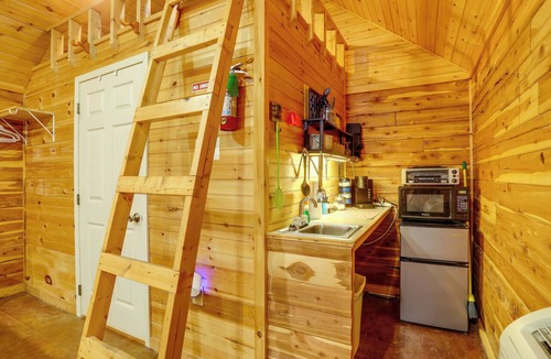 Newnata Apartment | Close to Blanchard Caverns! Nature-centric Cabin