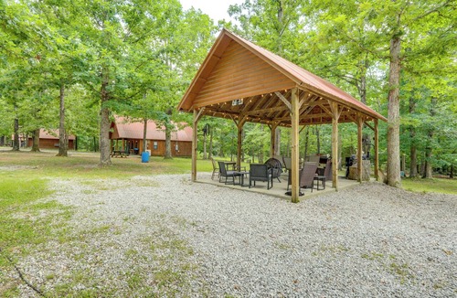 Newnata Apartment | Close to Blanchard Caverns! Nature-centric Cabin