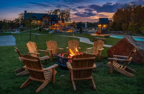 Kimberling City House | Close to Dogwood Canyon/SDC Modern Lakefront Private Lodge with Free Resort Amenities