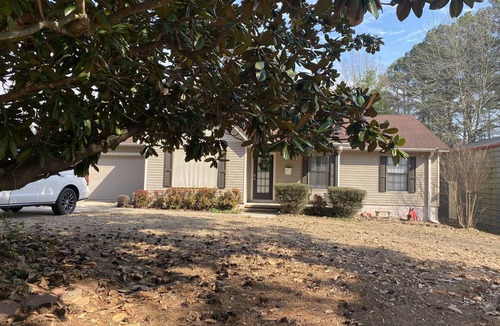 Greers Ferry House | Close to everything! 2 miles to Shiloh Marina, swim beach, boat rental & launch