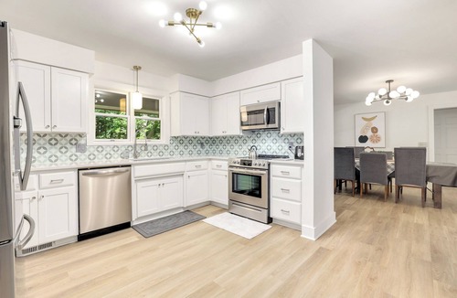 Bella Vista House | Close to Trails+3BR Retreat+Sleeps 10+Bunk Room