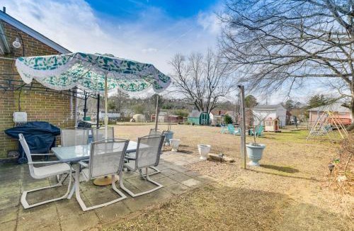 Colonial Heights House | Colonial Heights Home w/Large Yard & BBQ Grill!