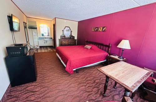 Branson West Hotel | Colonial Mountain Inn Branson MO