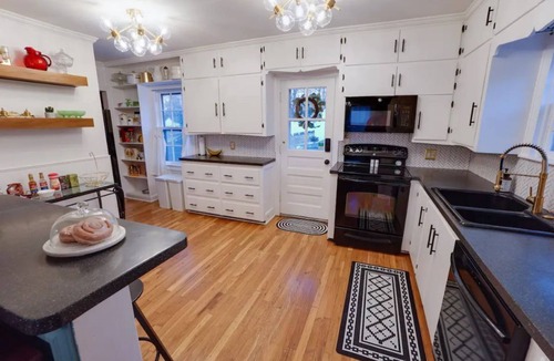Mission House | Colonial Oasis w/Pool & Spa 🏖 Near Hwy, Sleeps 9