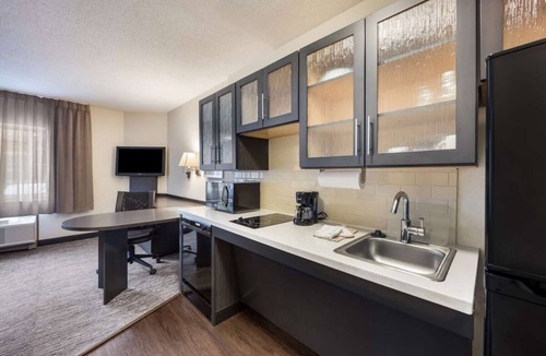West Des Moines Hotel | Come Create Memories w/Fun-filled Adventures at this Paradise! w/Full Kitchen!
