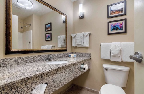 I-435 West KC-KS Hotel | Comfort Suites Speedway - Kansas City