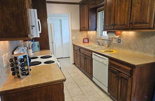 Gladstone House | Comfortable 3-bedroom home in beautiful Kansas City with AC for FIFA World Cup.