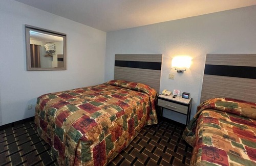 Nebraska City Hotel | Comfortable Room w/Free Parking, Perfect for an Overnight Stop in Nebraska City