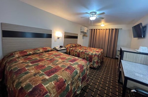 Nebraska City Hotel | Comfortable Room w/Free Parking, Perfect for an Overnight Stop in Nebraska City