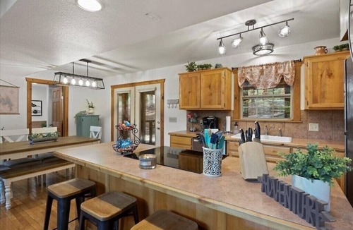 Branson West Cabin | Comfy Cabin w 4 Primary Suites > 4 min to SDC < Lake > Golf < Pools >