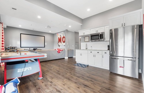 Table Rock House | Community Pool-Lake Views-Daily Tickets to Local Attractions-Air Hockey!