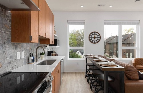 Talbot's Corner Apartment | Condo 3 miles to Downtown with Free Parking, Walk to Coffee