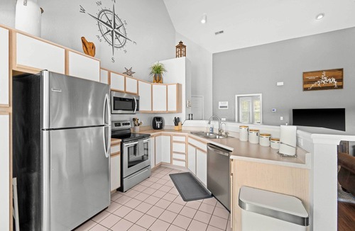 Kimberling City Condo | Condo in Lakefront Resort w/Boat Launch & Pool!