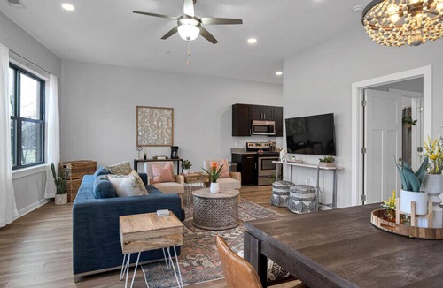 Hillsboro Village Condo | Condo Near Belmont, Vanderbilt, Music Row with Free Parking