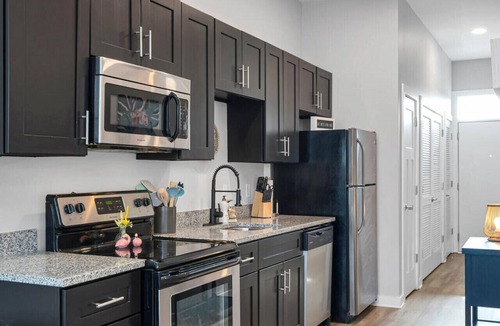 Hillsboro Village Condo | Condo Near Belmont, Vanderbilt, Music Row with Free Parking