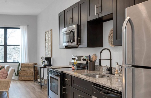 Hillsboro Village Condo | Condo Near Belmont, Vanderbilt, Music Row with Free Parking