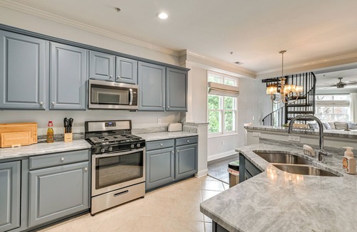 Mount Mourne Condo | Condo w/Deck: Waterfront Lake Norman Retreat!