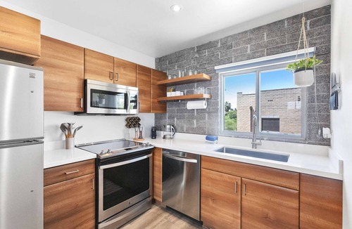 Roosevelt Condo | Contemporary Studio Hub in DTPH – Walkable Zone