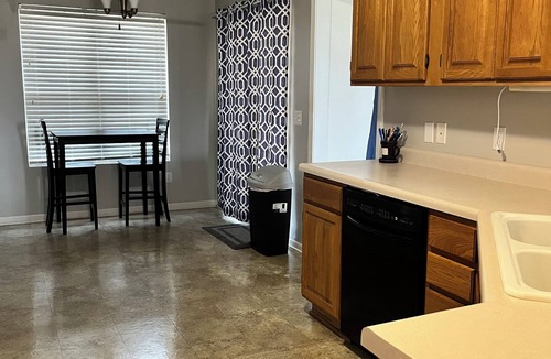 Country Club House | Convenient by Restaurants/shops