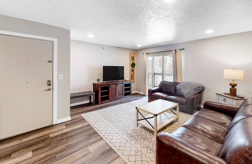 Branson Condo | Convenient Condo in Great Location w/Shared Pool, Private W/D, Free WiFi, Cable