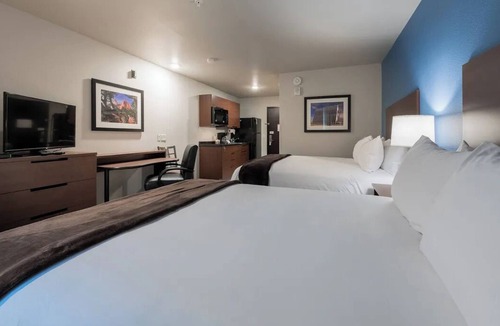 Altoona Hotel | Convenient Pet-Friendly Stay l 4 Budget-friendly Rooms w/Kitchenette