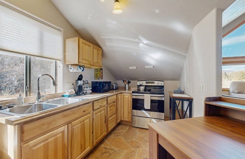 Durango House | Conveniently located home w/full kitchen, wifi & private w/d