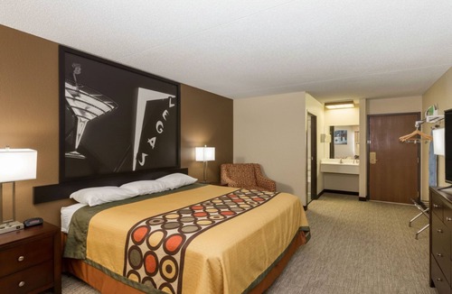 Greenwich Hotel | Coratel Inn and Suites By Jasper Wichita North -Deluxe 1 King Bed NS
