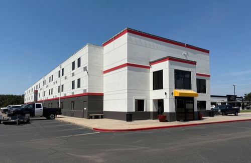 Greenwich Hotel | Coratel Inn and Suites By Jasper Wichita North -Deluxe 1 King Bed NS