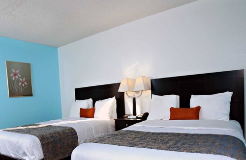 Newton Hotel | Coratel Inn & Suites By Jasper Newton - Comfort 2 Queen Bed NS