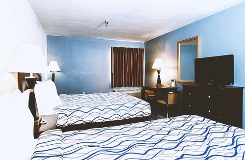 Park City House | Coratel Inn & Suites by Jasper Park City - Wichita North - QBNS