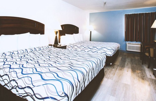 Park City House | Coratel Inn & Suites by Jasper Park City - Wichita North - QBNS