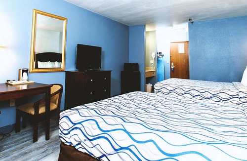 Park City House | Coratel Inn & Suites by Jasper Park City - Wichita North - SQBNS