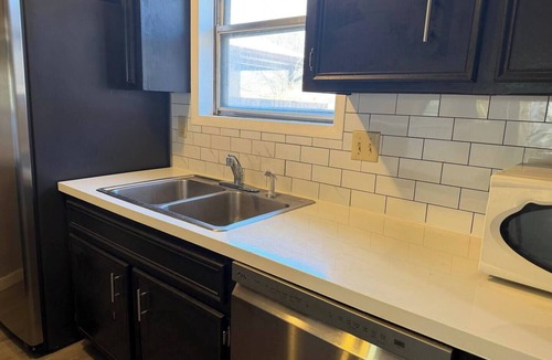 Wichita House | CORPORATE STAY - Cozy Westside 2-bedroom