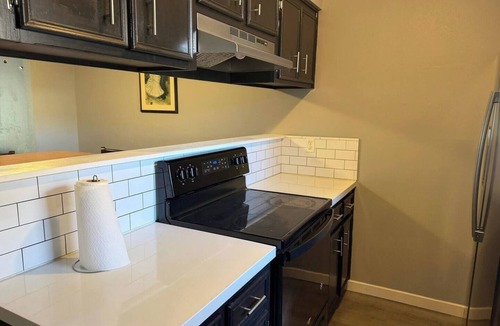 Wichita House | CORPORATE STAY - Cozy Westside 2-bedroom