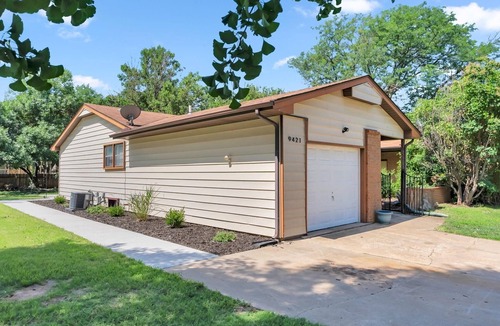 Wichita House | CORPORATE STAY - Cozy Westside 2-bedroom